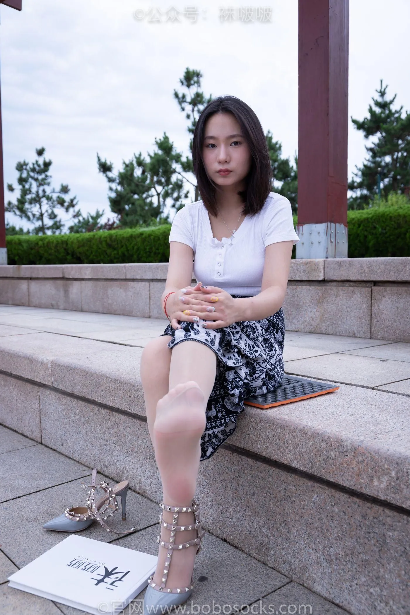 [BoBoSocks袜啵啵]NO.014 思思-华伦天奴高跟鞋、肉丝 [140P]插图2